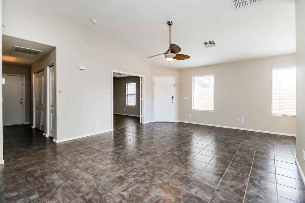 41661 W Sunland Dr - Photo 3 of 16