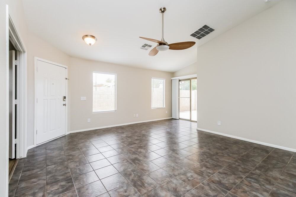 41661 W Sunland Dr - Photo 4 of 16