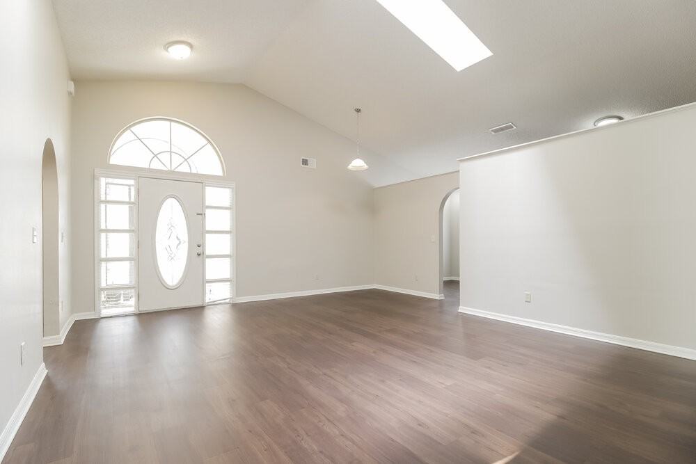 1032 Kelly Creek Cir - Photo 3 of 16
