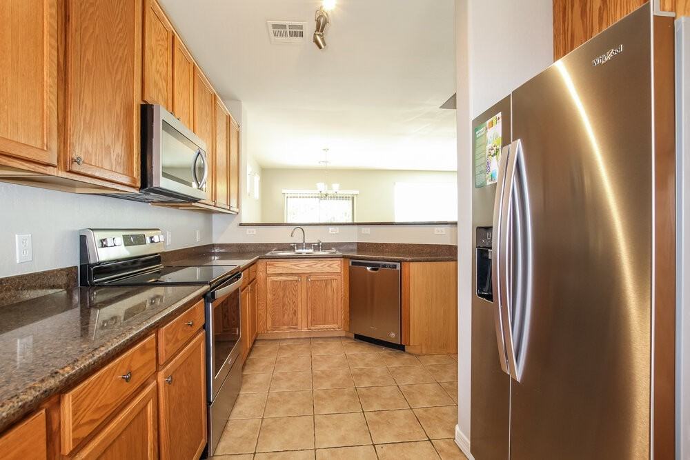 14643 N 174th Ave - Photo 6 of 15