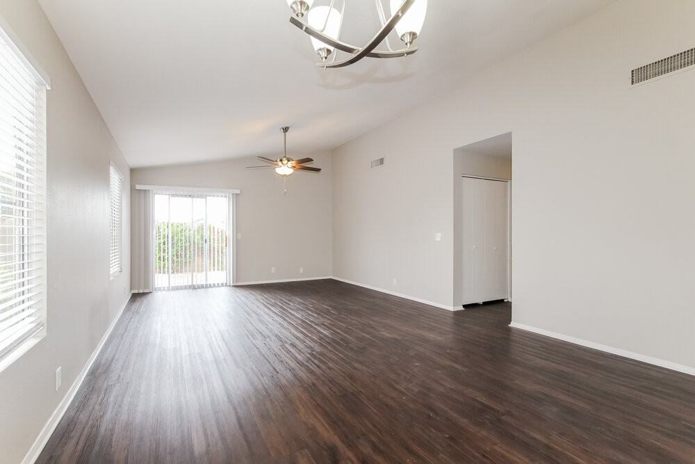 10102 N 66th Ln - Photo 3 of 16