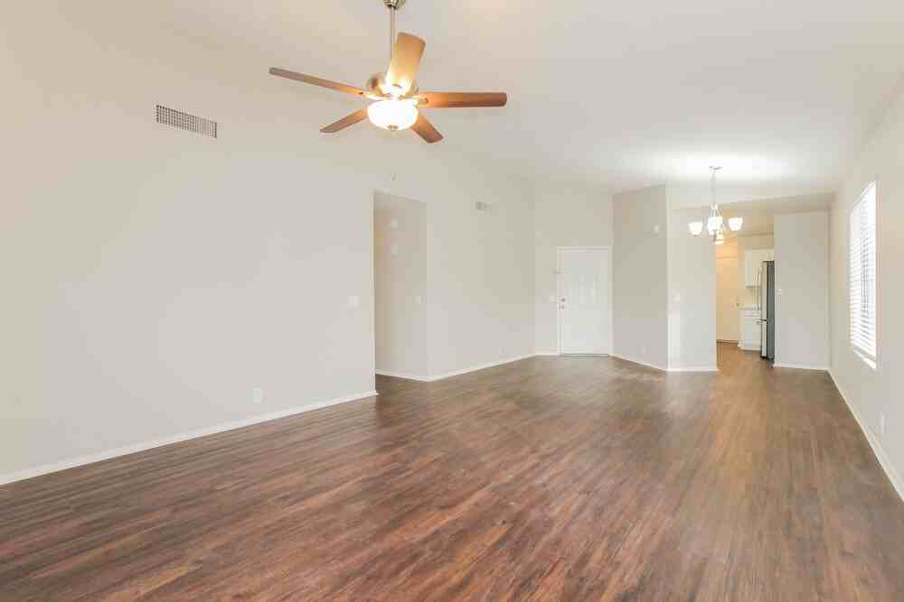 10102 N 66th Ln - Photo 4 of 16