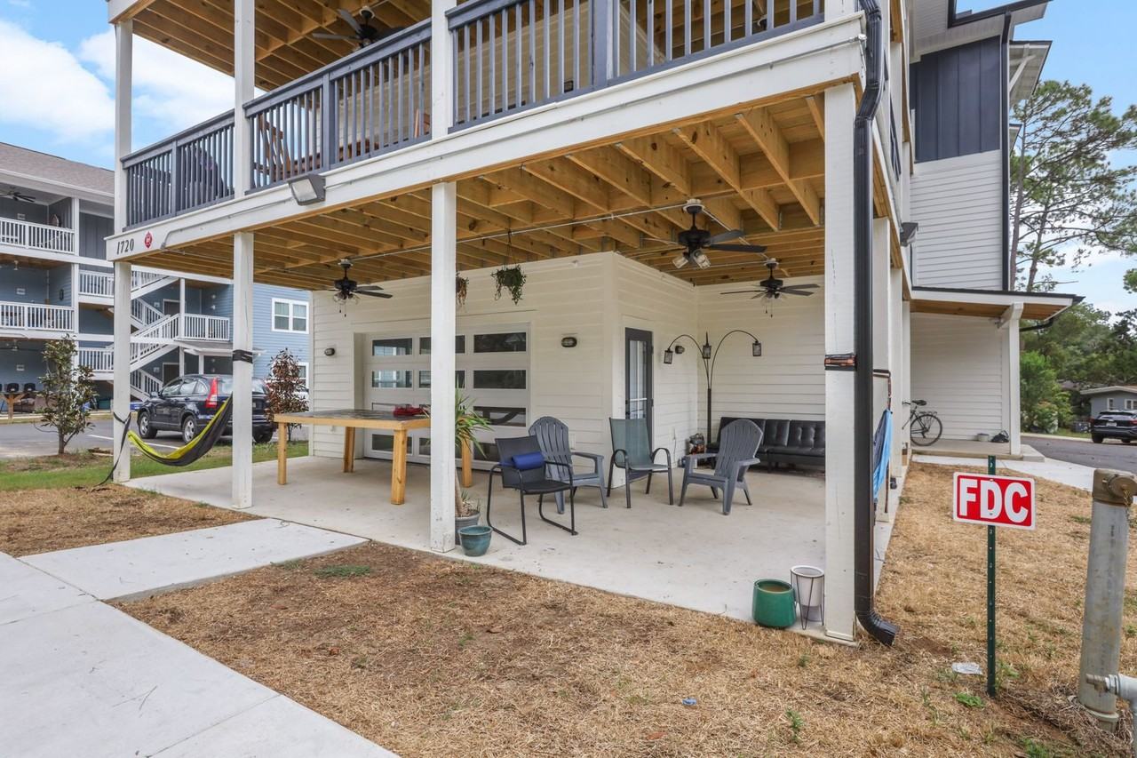 1720 Airport Drive - Photo 2 of 27