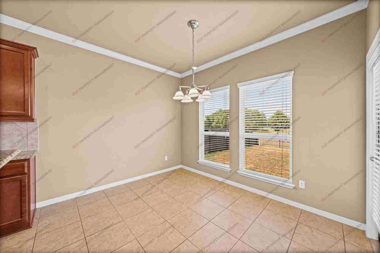5816 Markham Dr - Photo 5 of 28