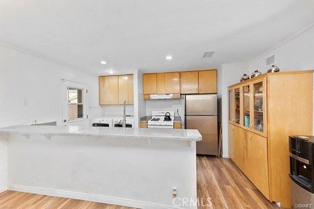23021 Saticoy St - Photo 6 of 8