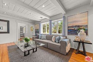 23057 Sylvan St - Photo 3 of 8