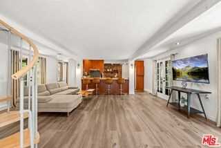 23057 Sylvan St - Photo 4 of 8