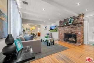 23057 Sylvan St - Photo 5 of 8