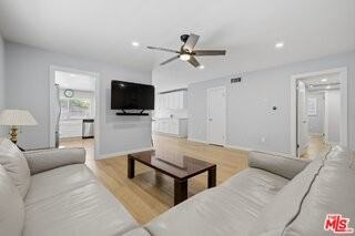6206 Hesperia Ave - Photo 2 of 8