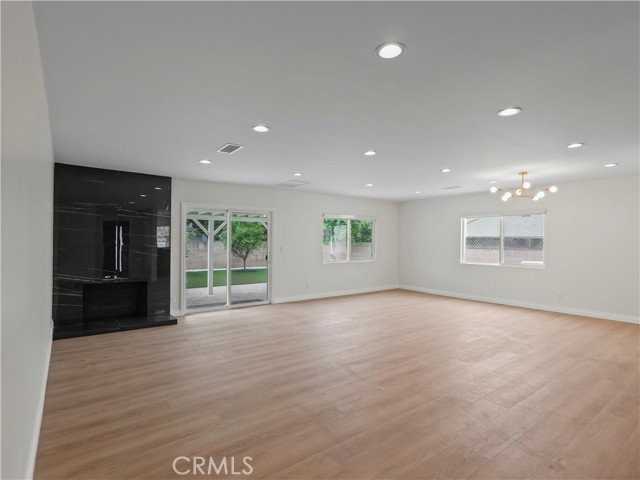18724 Frankfort St - Photo 2 of 8