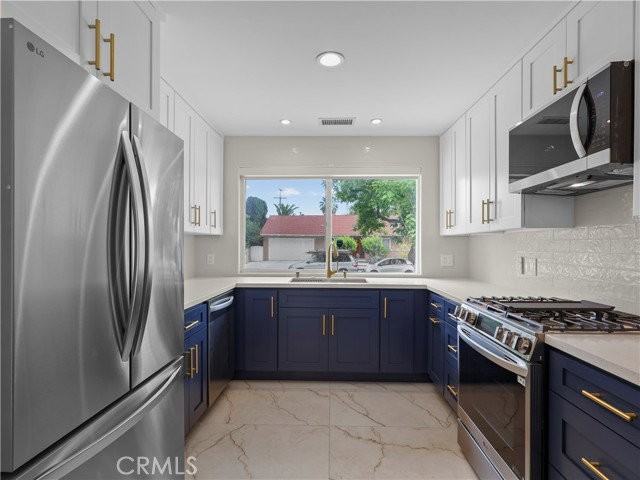 18724 Frankfort St - Photo 3 of 8