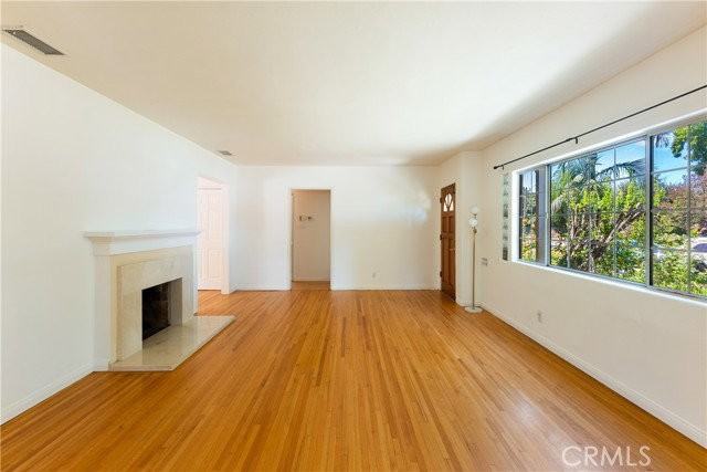 4722 Ventura Canyon Ave - Photo 2 of 6