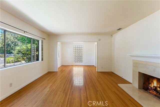 4722 Ventura Canyon Ave - Photo 3 of 6