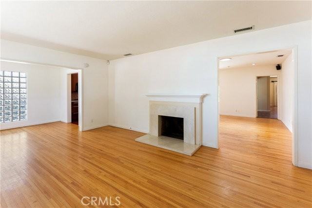 4722 Ventura Canyon Ave - Photo 5 of 6