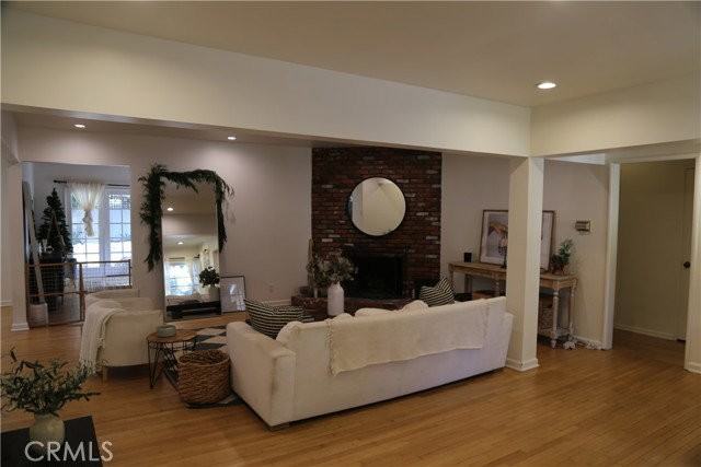 5724 Rhodes Ave - Photo 5 of 8