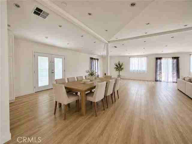 9625 Aqueduct Ave - Photo 3 of 8
