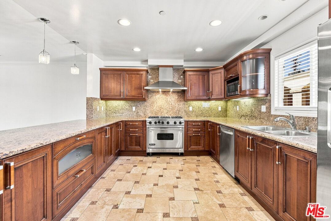 1828 Glendon Ave #PH3 - Photo 2 of 2