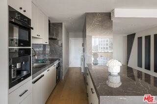 875 Comstock Ave #4B - Photo 2 of 8