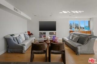 875 Comstock Ave #4B - Photo 7 of 8