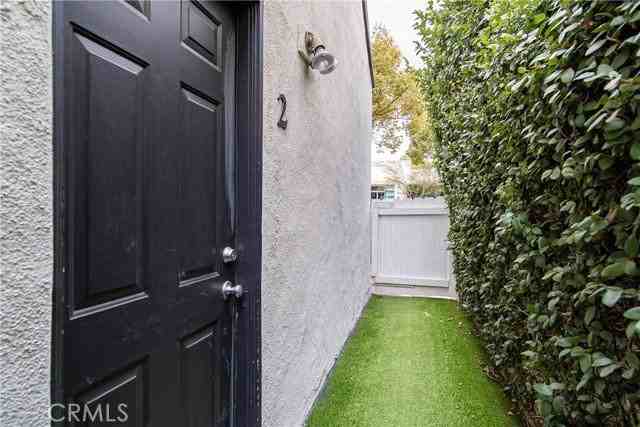 400 N Maple Dr #A - Photo 2 of 8