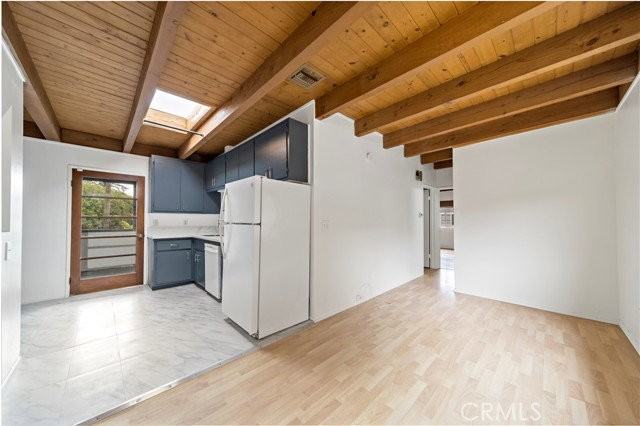 400 N Maple Dr #A - Photo 3 of 8