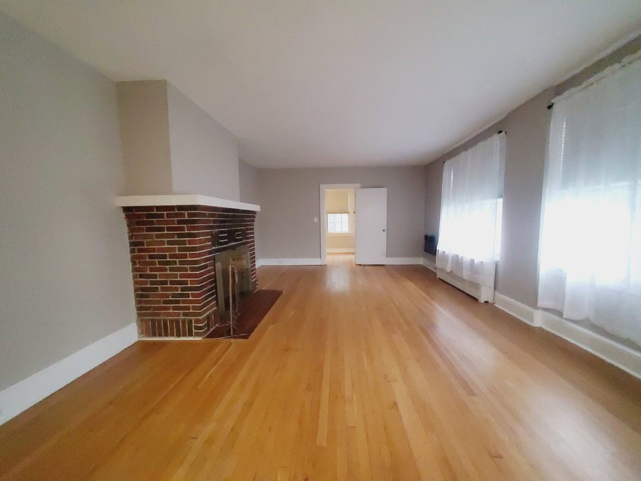 181 Strawberry Hill Ave #1 - Photo 4 of 8