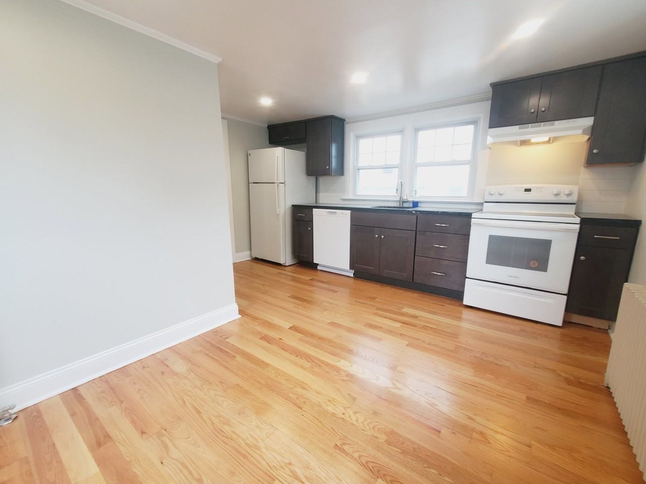 21 Cushing St #1 - Photo 2 of 8