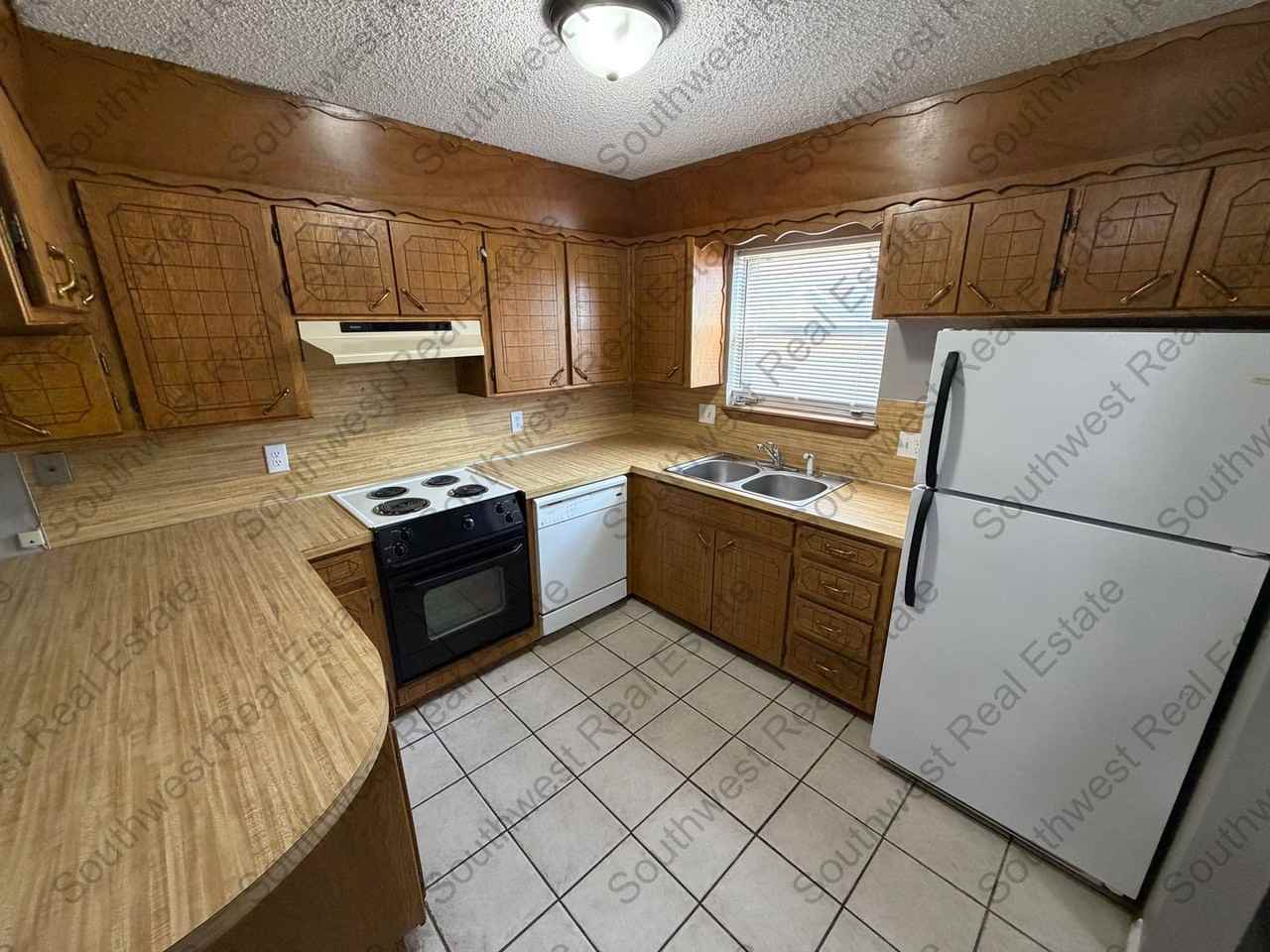 521 Merrill Dr - Photo 2 of 11