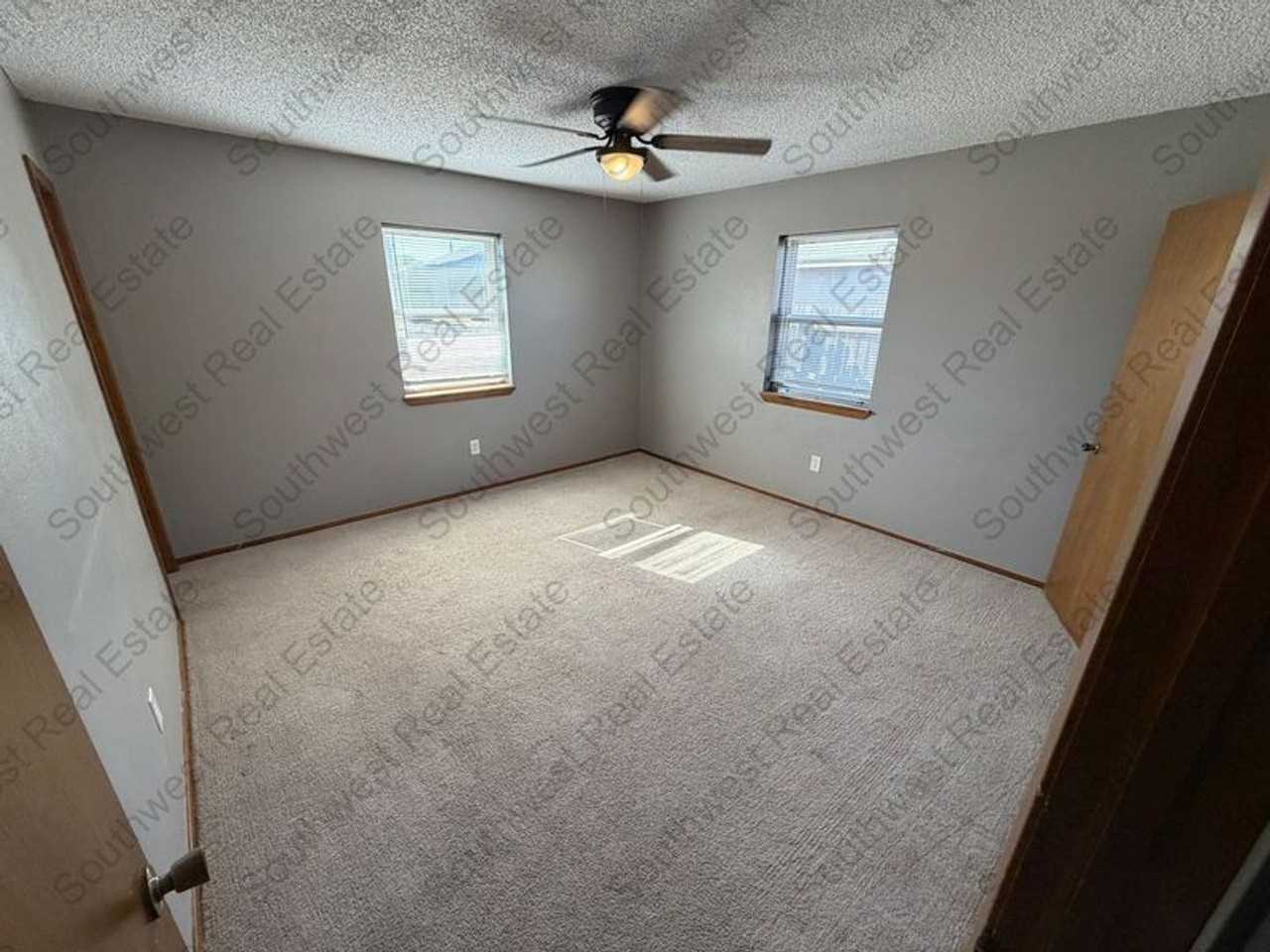 521 Merrill Dr - Photo 7 of 11