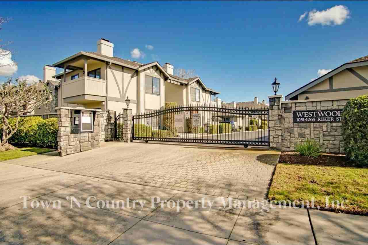 1051 Riker St #8