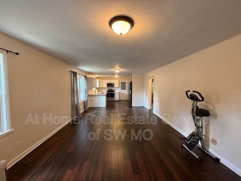 1627 E Cairo St - Photo 2 of 12