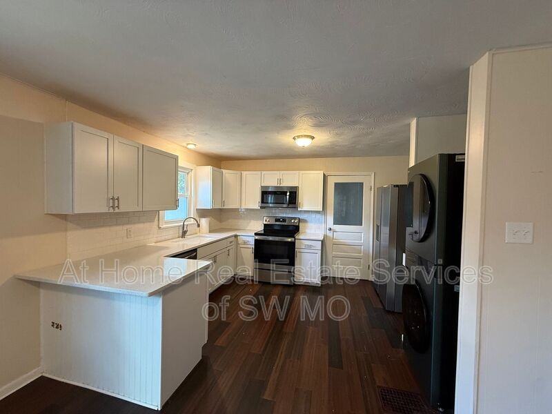 1627 E Cairo St - Photo 3 of 12