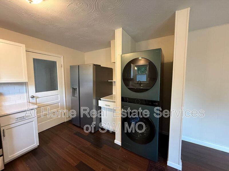 1627 E Cairo St - Photo 4 of 12