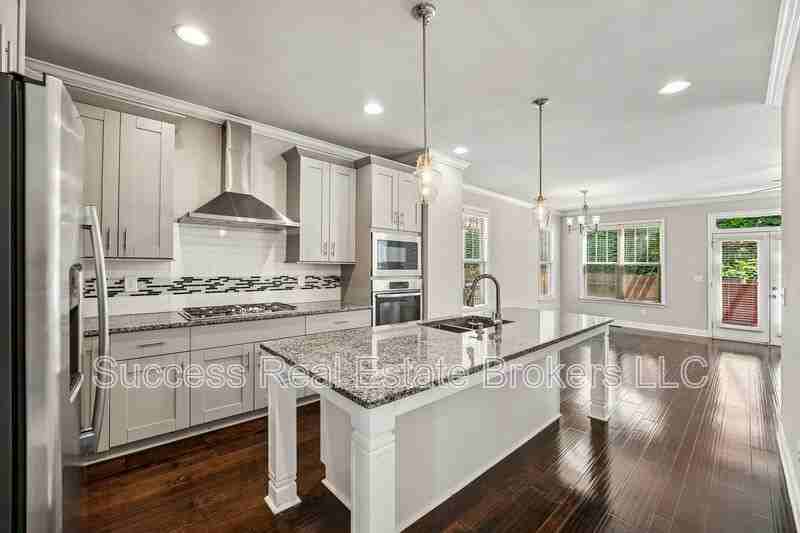 1231 Ridenour Ln - Photo 2 of 50