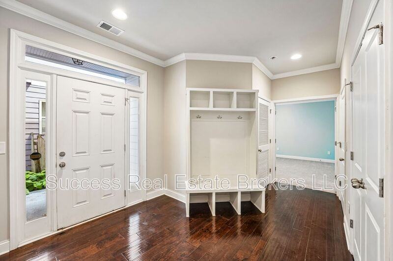 1231 Ridenour Ln - Photo 5 of 50