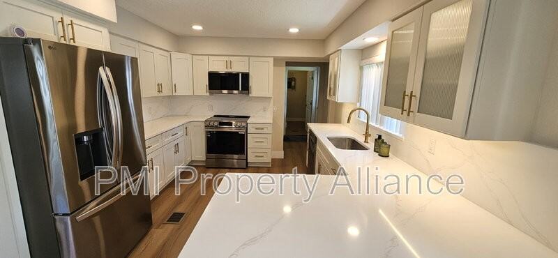 2545 Madeline Ave - Photo 2 of 22