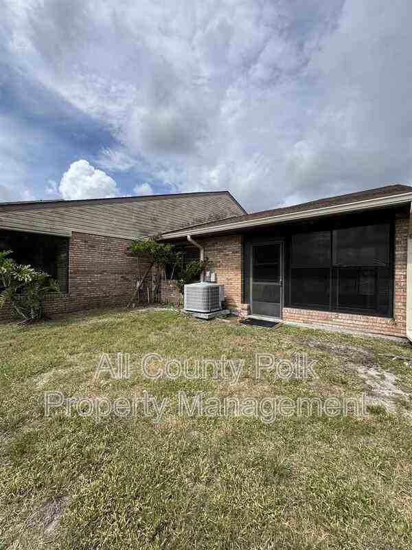 542 Lake Carolyn Cir - Photo 3 of 26