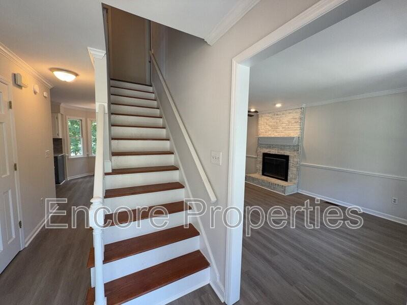 203 Wood Hollow Dr - Photo 3 of 20