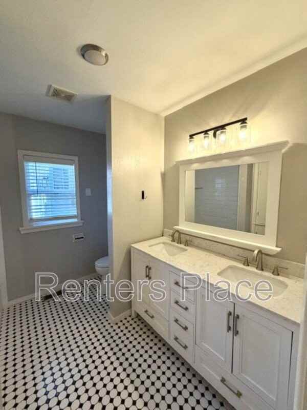1528 1/2 S Saint Louis Ave - Photo 4 of 14
