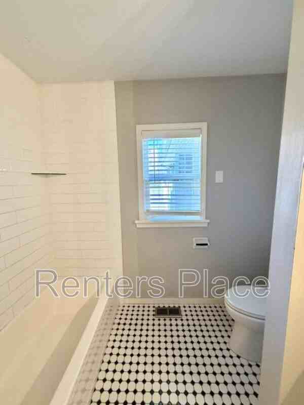 1528 1/2 S Saint Louis Ave - Photo 5 of 14