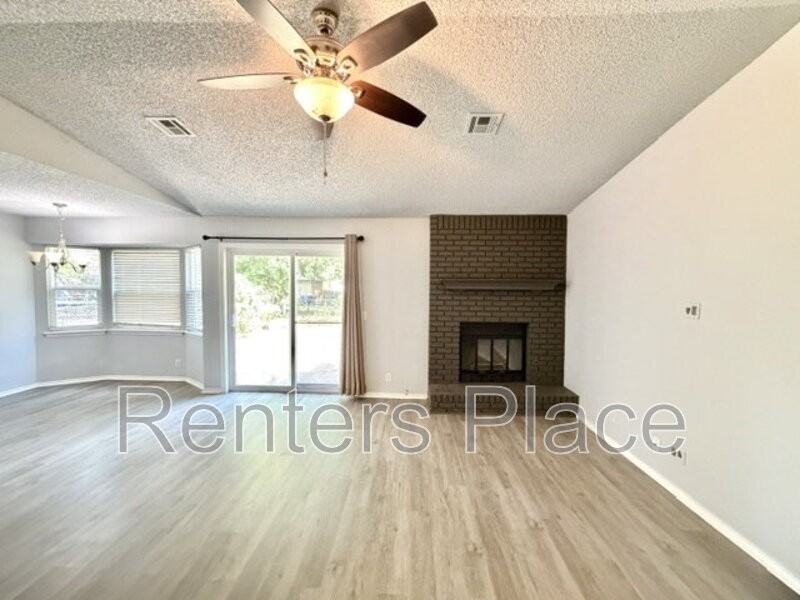 1505 N Poplar Ave - Photo 2 of 15
