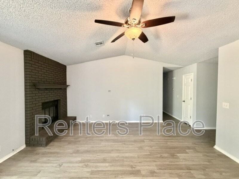 1505 N Poplar Ave - Photo 3 of 15