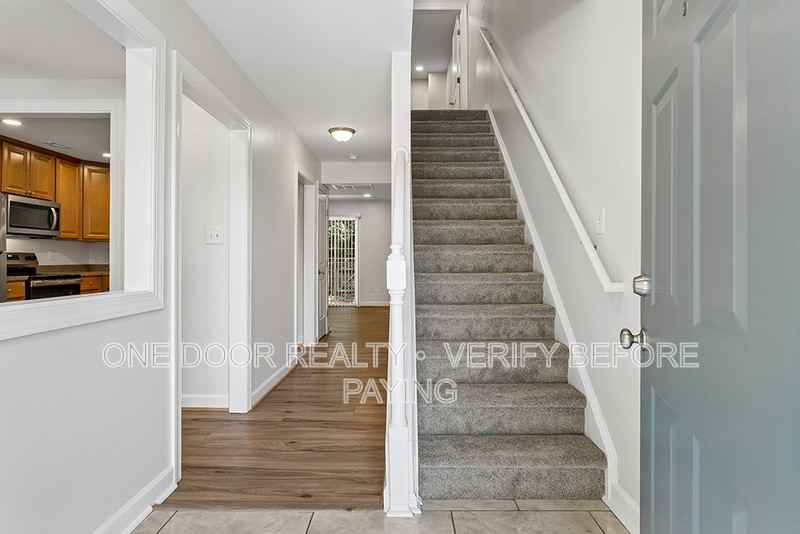 105 Crestwood Ct - Photo 6 of 42