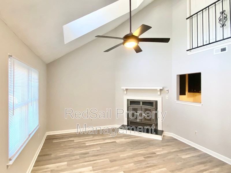 384 Kinsmen Way - Photo 3 of 19