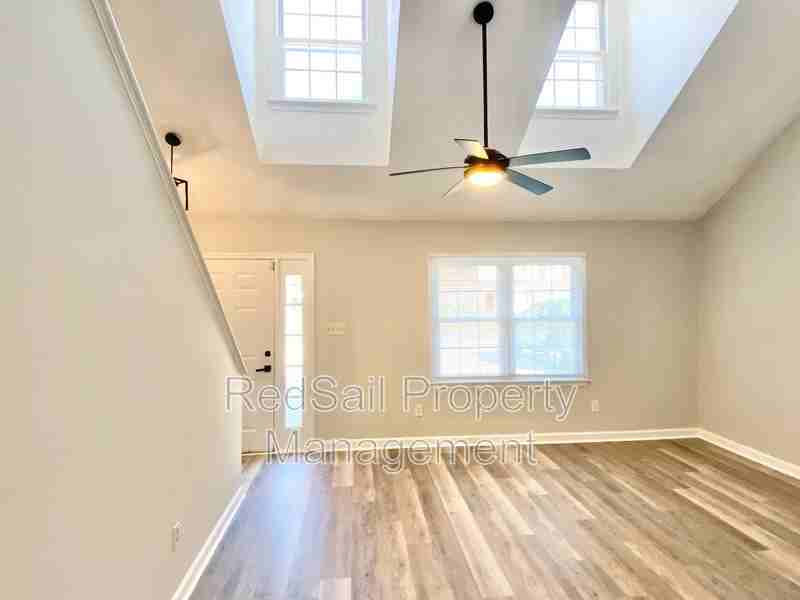 384 Kinsmen Way - Photo 5 of 19