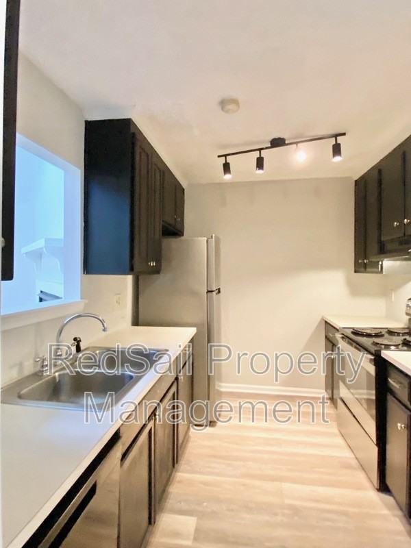 384 Kinsmen Way - Photo 7 of 19