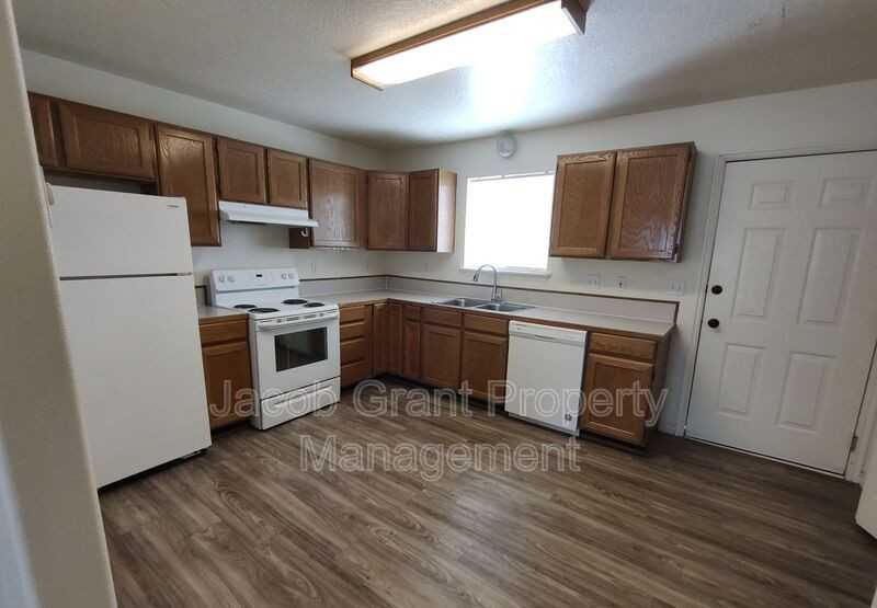 4946 Cole St #1 - Photo 5 of 12