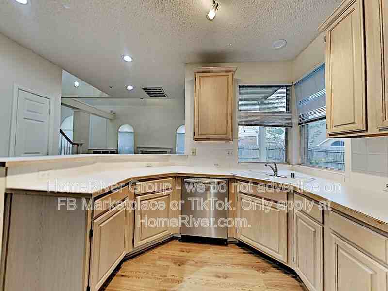 3812 Waterford Dr - Photo 6 of 25