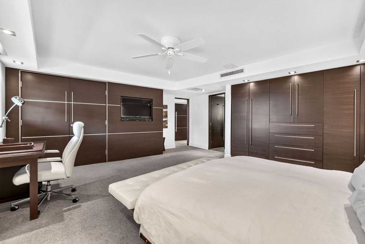 4450 Gulf Blvd #1624396P - Photo 7 of 35