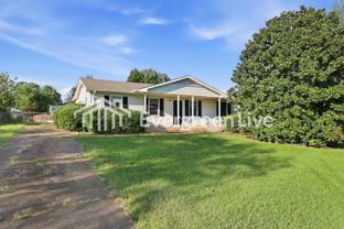 112 Strawberry Dr - Photo 1 of 1